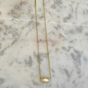 Kendra Scott Elisa necklace. Ivory pearl stone set in gold hardware